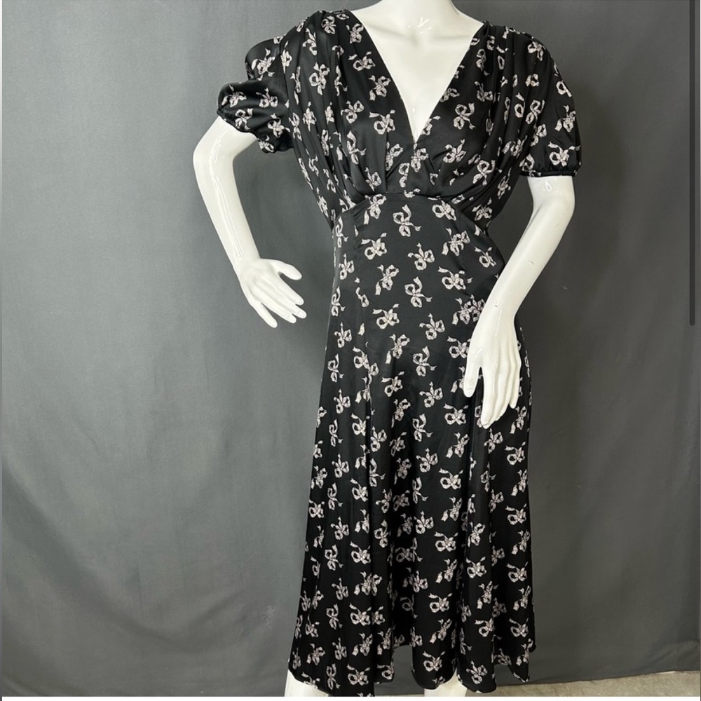 Betsey Johnson Classic Bow Print A-Line Satin Midi Dress in size 10 - Picture 4 of 5